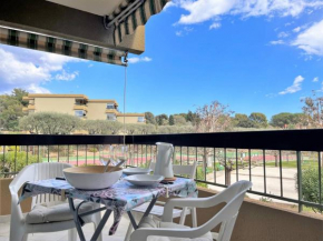 Studio à Bormes-les-Mimosas avec Terrasse, Piscine et Parking à Proximité de la Plage - FR-1-251-494